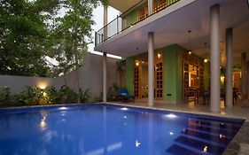 Barefoot Bungalow Hikka